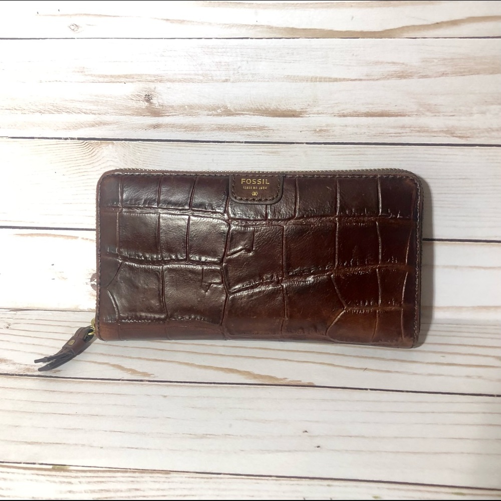 Large Fossil Brown Leather Zip Around Wallet